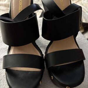 Shoe Dazzle Black Wide Strap Platform Sandals